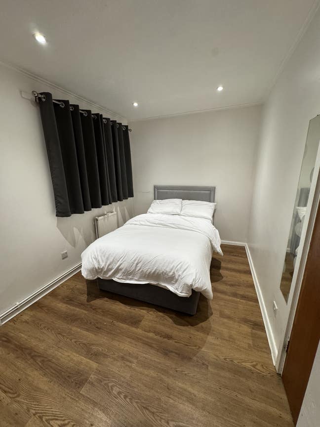 Double bed En suite Room near church steet  Main Photo