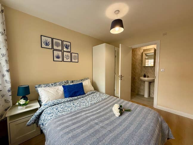 5 EnSuites available *Newly Refurbished 5Bed House Main Photo