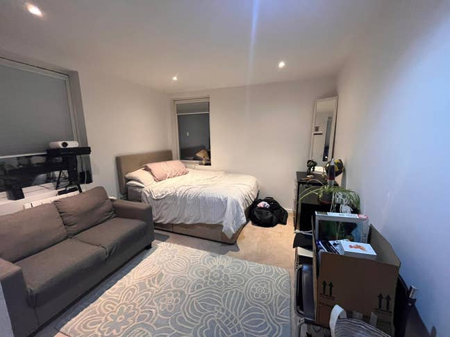 Spacious & Modern Double Room in 2-Bed Flat Main Photo