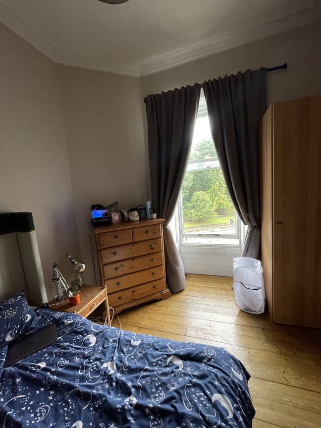 Double Bedroom in 3-Bed Flat in Abbeyhill Main Photo