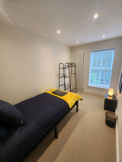 Modern Clean single room, 5 mins to South Croydon. Main Photo