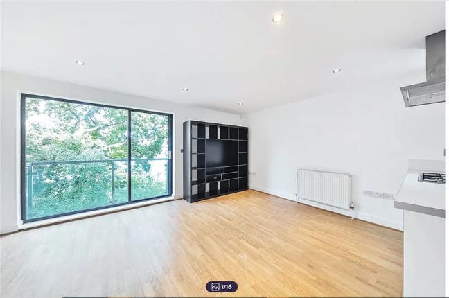 Fantastic 2-bed Flat for students doing post grads Main Photo