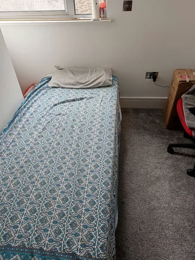 Single Room in 2-Bed Flat – Bills Included – RM1  Main Photo