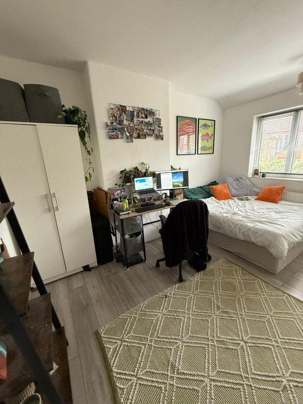 1EnSuite&3Doubles *Living Room,Garden,Conservatory Main Photo