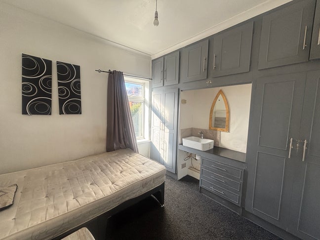 Rooms Available in Houseshare – Newland Avenue Main Photo