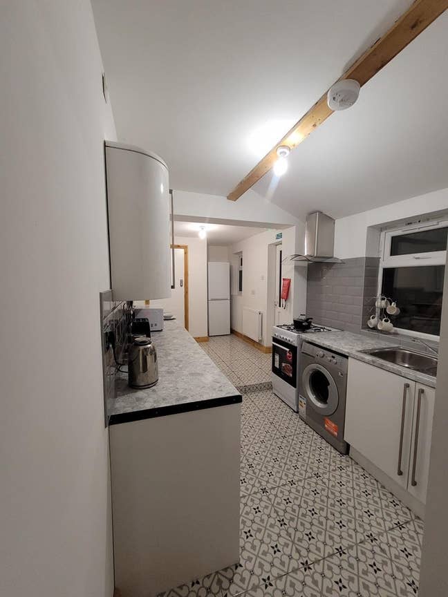 Ensuite Double Room in Friendly Professional House Main Photo