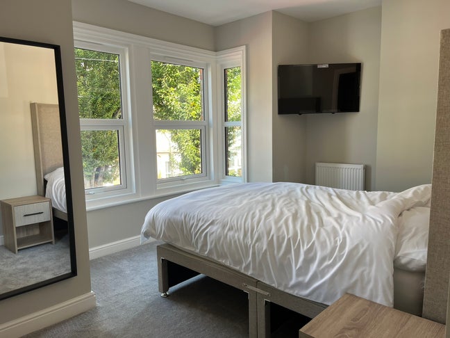 Brand New Rooms- with Private Kitchens Ensuites Main Photo