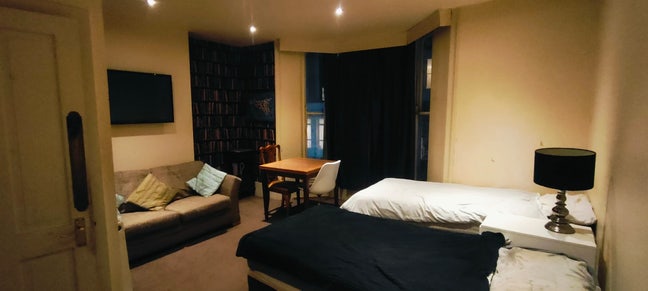 Hove,  beautiful double en suite room Main Photo