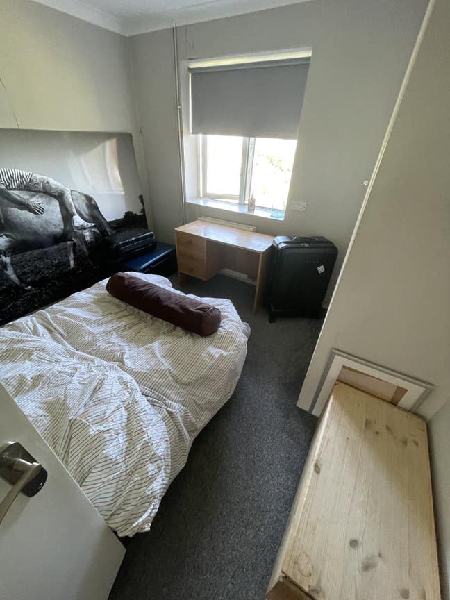 Small Double Room on Bristol Estate East Brighton Main Photo