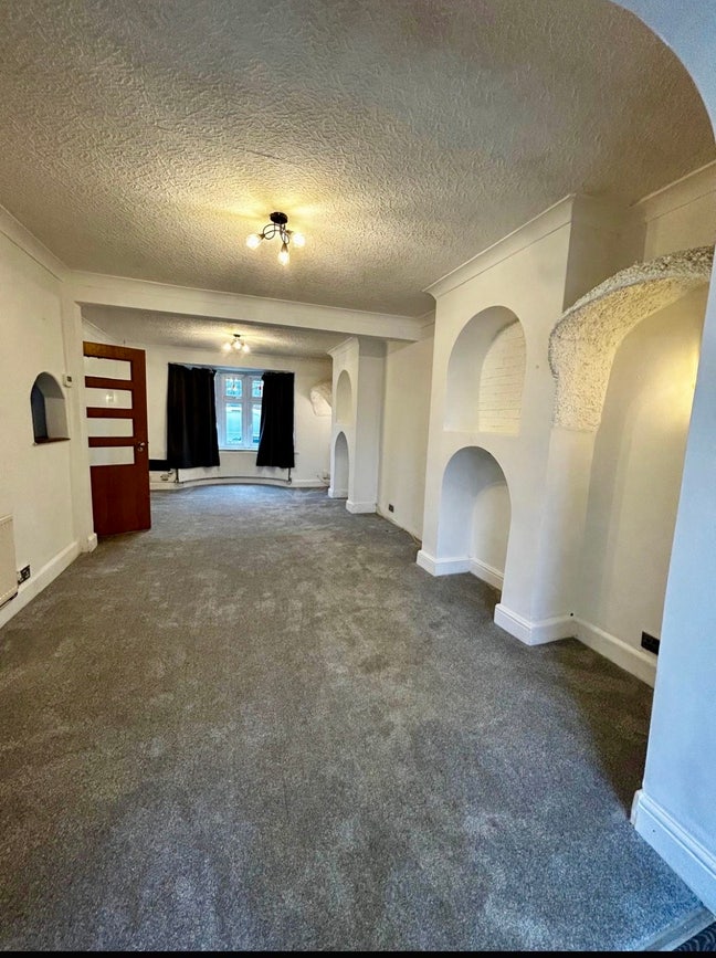 3 bed semi in Heston Hounslow  Main Photo