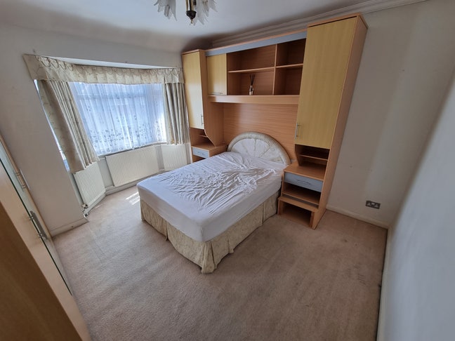 Double Room in Perivale Main Photo
