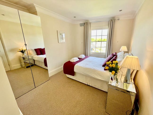 A beautiful, grade II listed townhouse near centre Main Photo