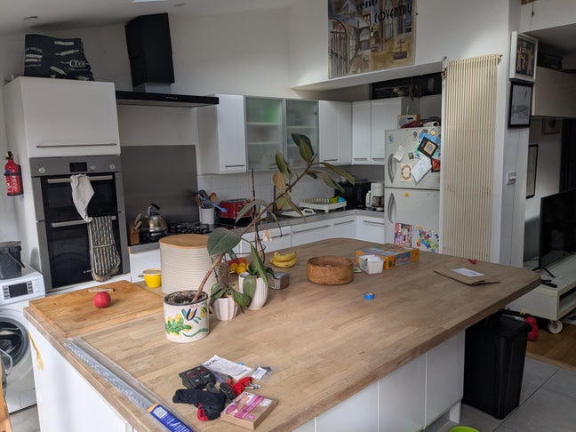 House share with live in landlord & 9yr old son  Main Photo