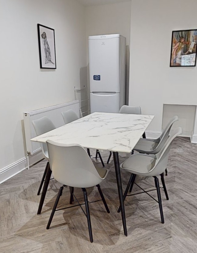 One spacious double rooms available in Withington Main Photo
