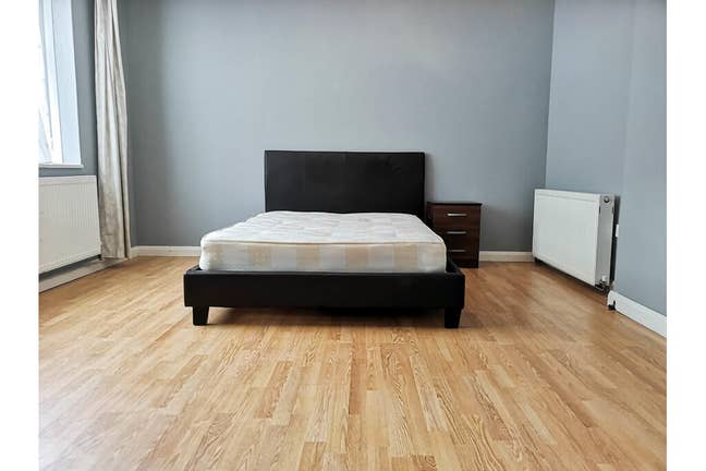 Room to rent in Woking Main Photo