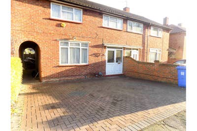 Room to rent in Woking Main Photo