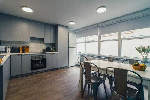 Superior Plus Room Available – Pennine House, Leic Main Photo
