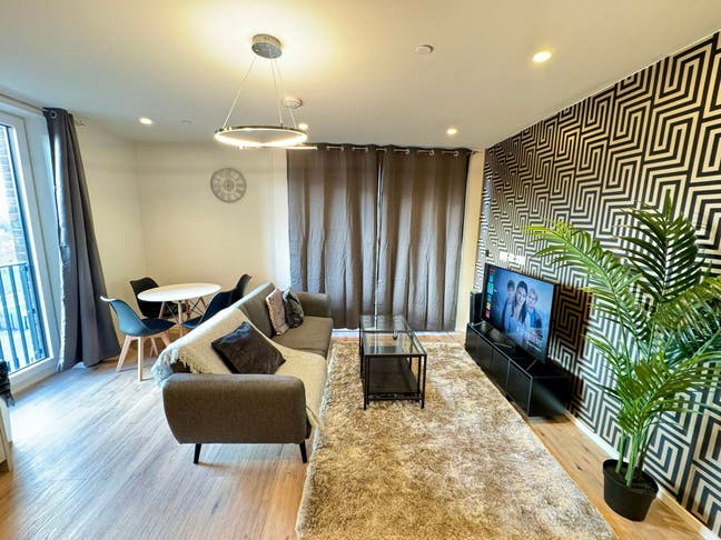 Luxury 2 Bed flat in E14 Main Photo