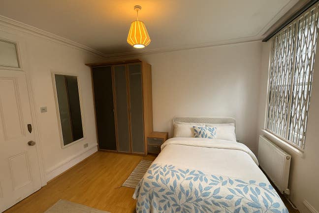 Spacious room in Beautiful London area Main Photo