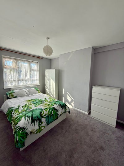 Specious Double  Rooms in an excellent Location Main Photo