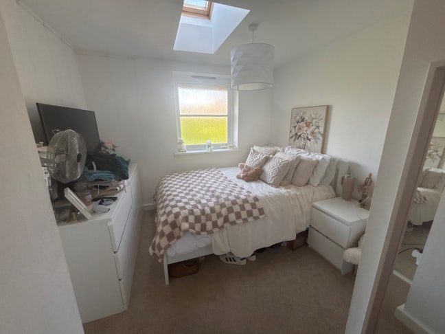 Small double/Large single room Main Photo