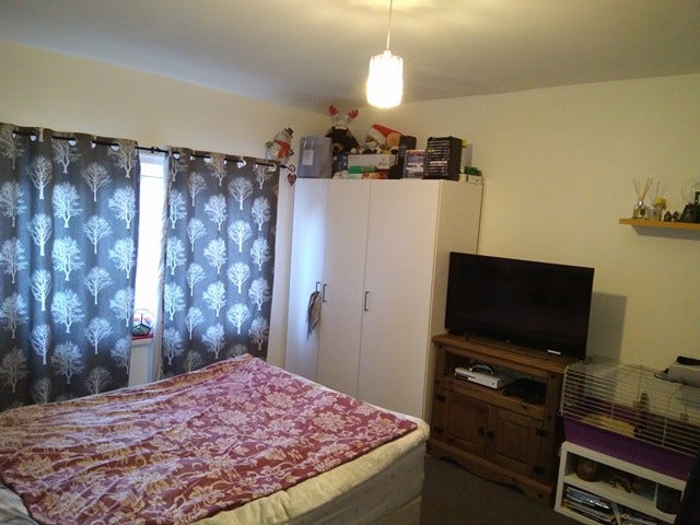 Spacious 4-Bedroom Furnished Mayville Avenue ls6 Main Photo