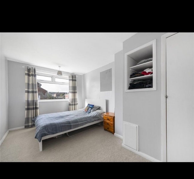 Bright double bedroom  Main Photo