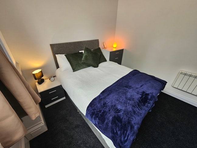 😎Large Double Room - Town Centre😎 Main Photo