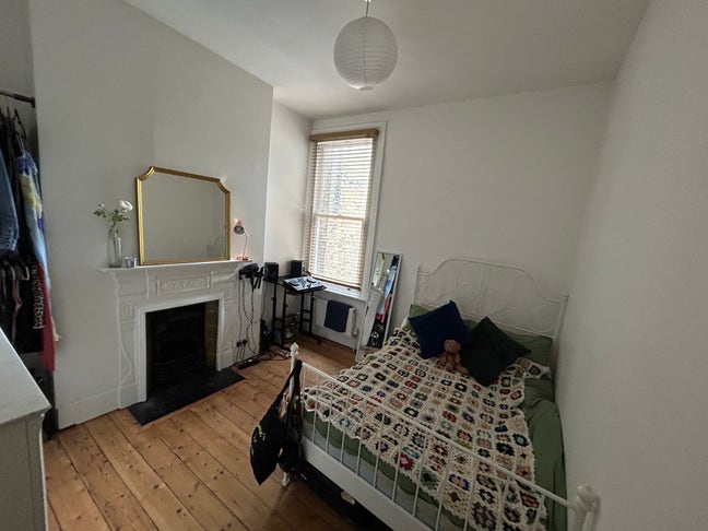 Double Bedroom in Spacious House Main Photo