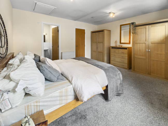 🌟 New 4-Bed Property near All Saints DLR! 🌟 Main Photo
