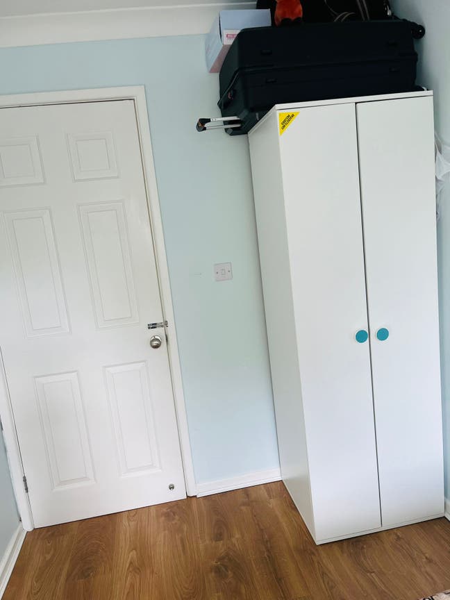 It's lovely single room and furnished as well.  Main Photo