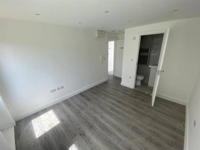 Spacious room in Orpington with en suite bathroom Main Photo