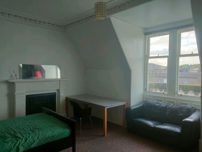 Spacious double bedroom in the city centre DD1 Main Photo