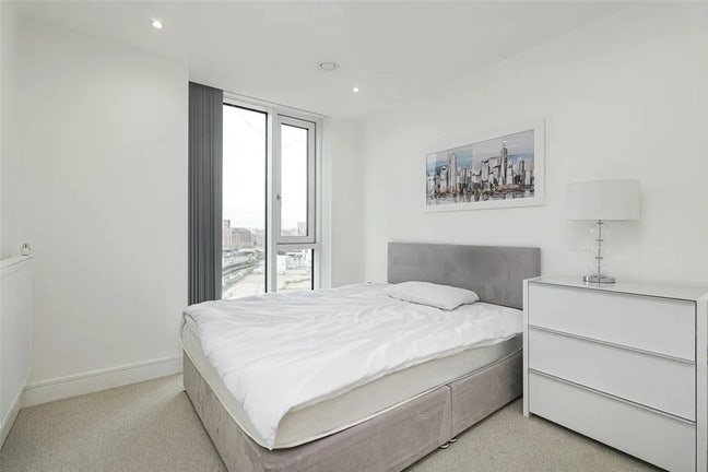 4-Month: Double Room with Private Bathroom Main Photo