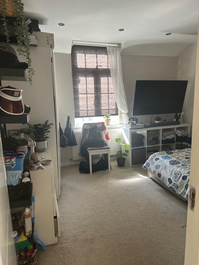 2 rooms to rent  Main Photo