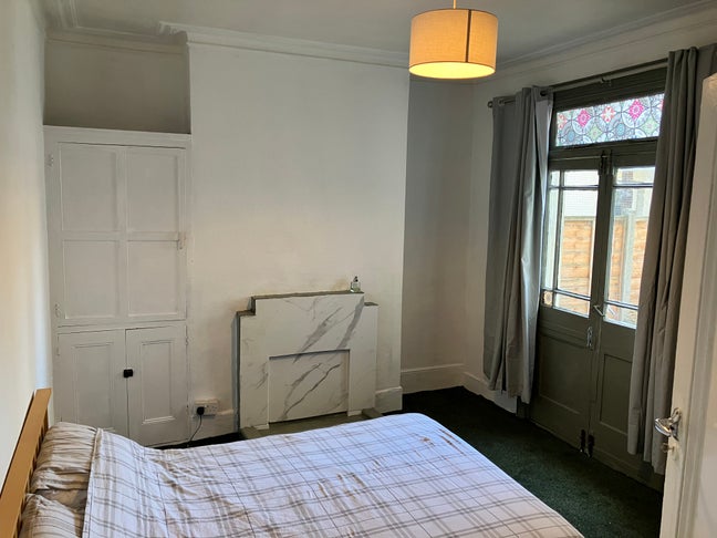 Looking to share a renovated flat  Main Photo