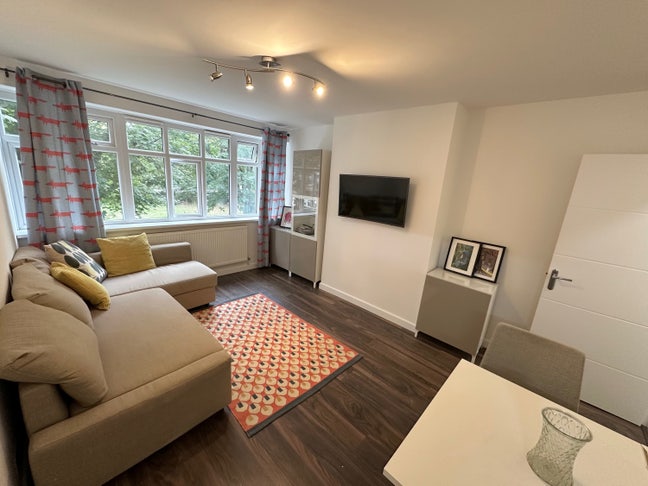 Recently refurbished-MOVE ASAP-1B1b-10m Battersea Main Photo