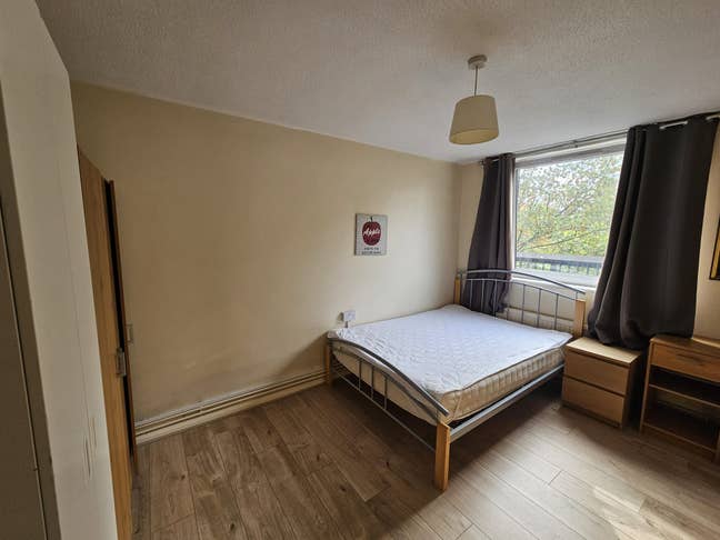🏡 Move in Tmw! All Included! Large Room, Book Now Main Photo