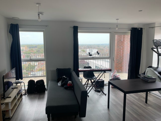Spacious single room available  Main Photo