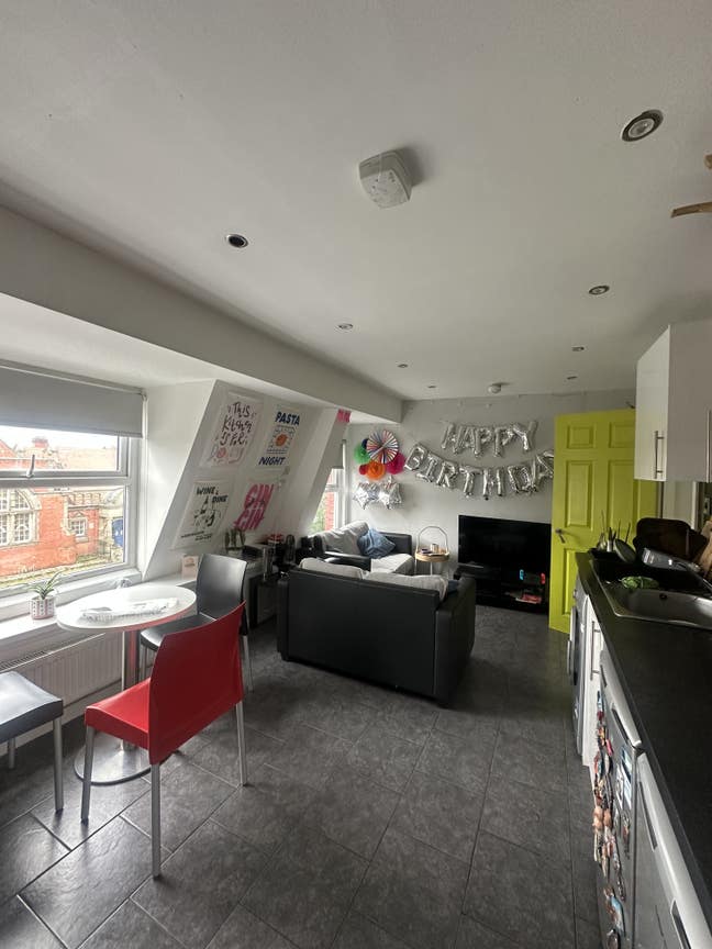 3 flatmates wanted  Main Photo