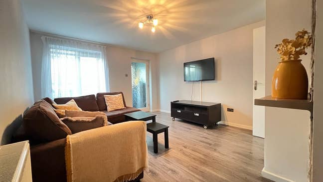 Newly Refurbished 2-Bed House in Belvedere Main Photo