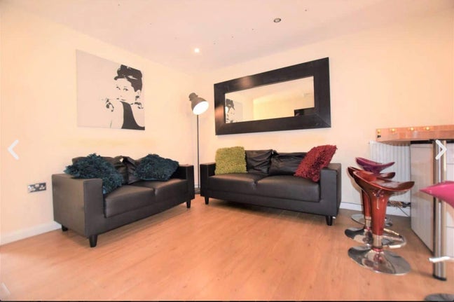 Spare Room in Share Home to rent  Main Photo
