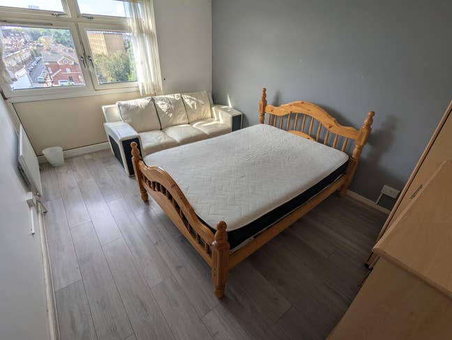 Nice Room in Bethnal Green Main Photo