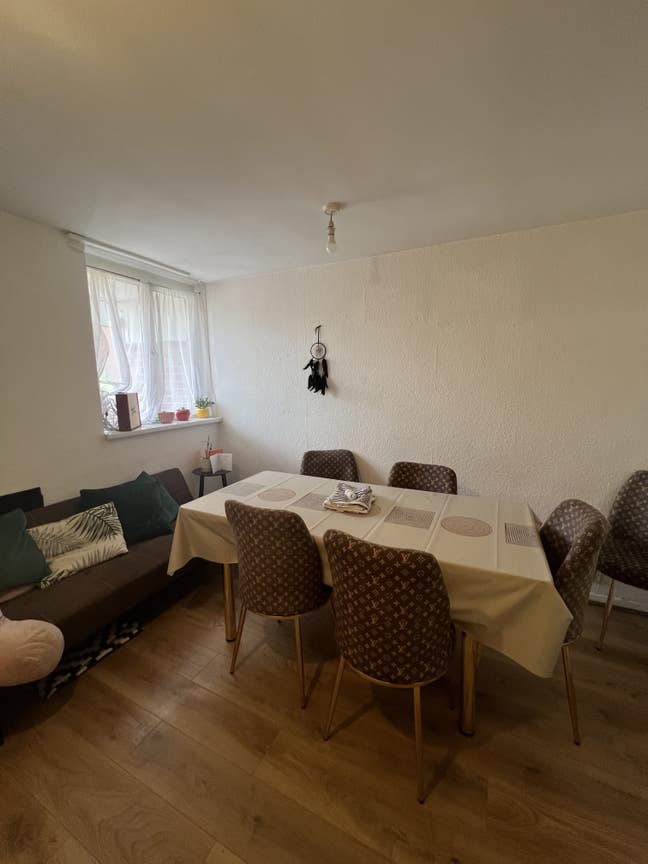 Lovely Double Room in Queens Park Area Main Photo