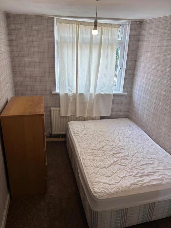  Double Room Available in SW11 3QS | For Single  Main Photo
