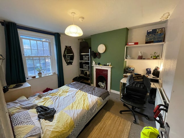 Double Room available in queer household Main Photo