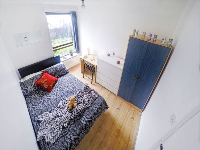 Lovely Room/in the Heart of Victoria Park Main Photo