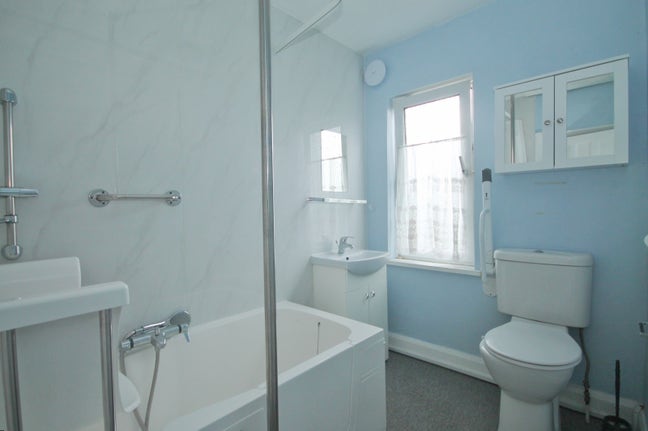Double room is available for rent in - £725 Main Photo