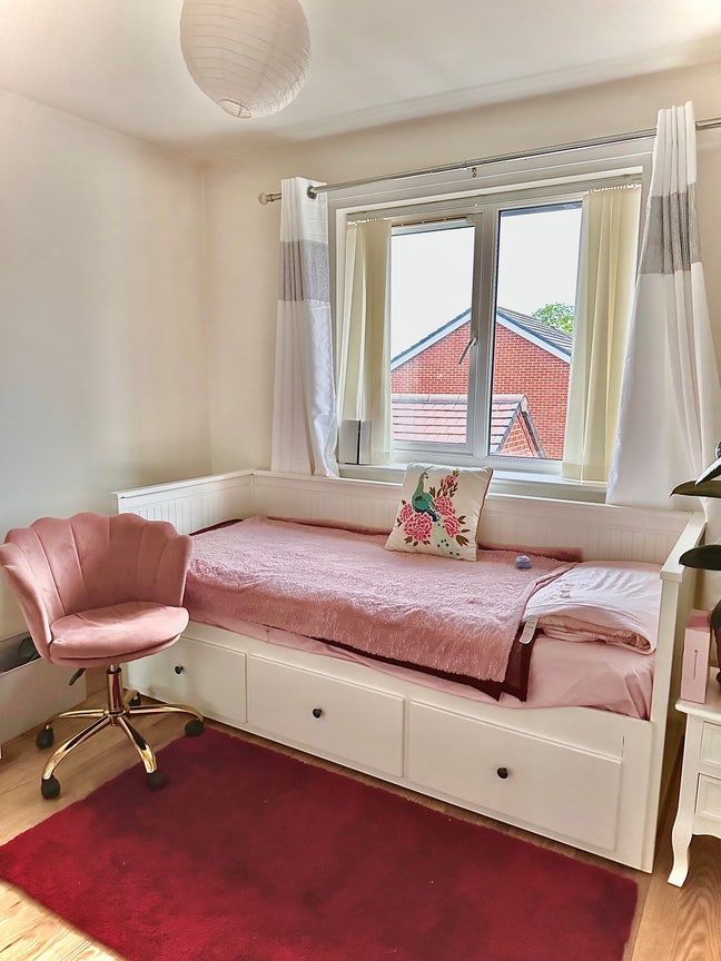 One Single Room with Shared Bathroom Rugby gateway Main Photo