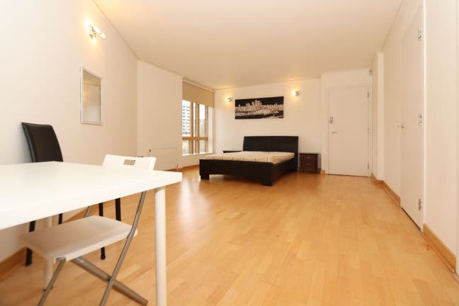 Furnished En-suite Double Room North Greenwich Main Photo